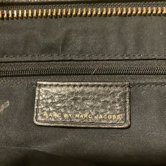 MARC JACOBS 100% LEATHER BAG Black with Gold Hardware - Picture 4 of 9